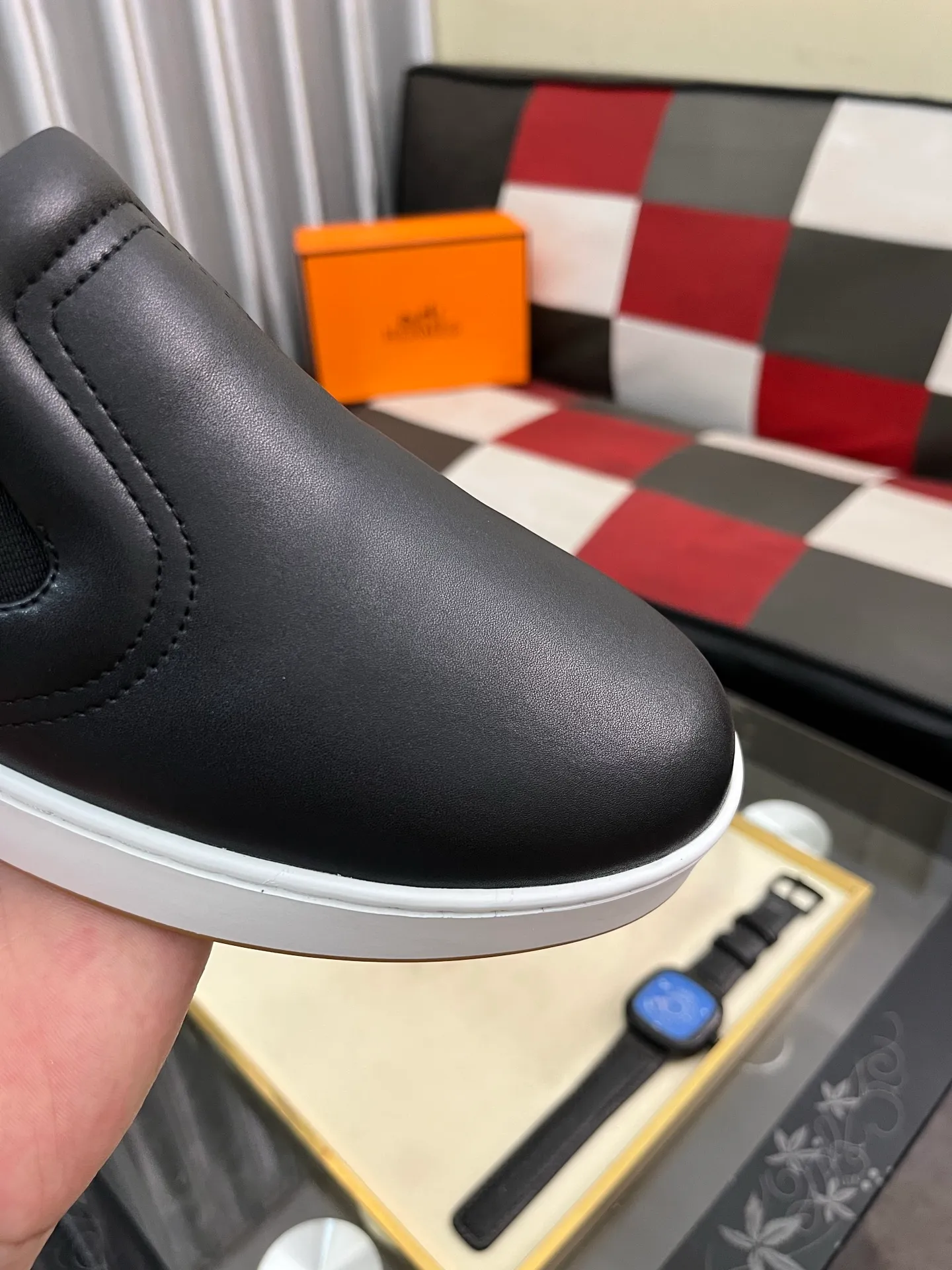 Men's Men's Shoes💰458⌚️⌚️HERMES/Hermès Hugo sneakers are casual men's shoes. These sneakers are made of imported first-layer cowhide leather and breathable mesh design. The contrasting color design creates a dynamic and modern shape. The front end of the toe is decorated with natural-color rubber inlays, making it novel and fashionable. The texture is incomparable, with cowhide lining and cowhide foot pads, the upper foot is comfortable and breathable, and the rubber sole is decorated with geometric patterns and iconic "H" details. A very personal one! Size: 38-44